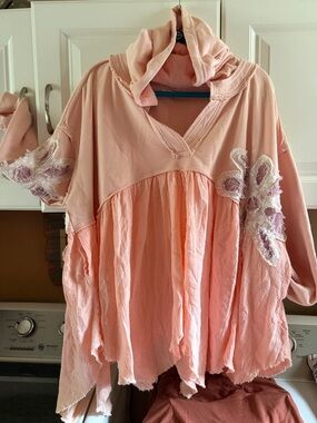 Olí & Hali Oversized Hoodie w/ Pockets Peasant Top - RARE FIND IN SIZE SM - NWOT